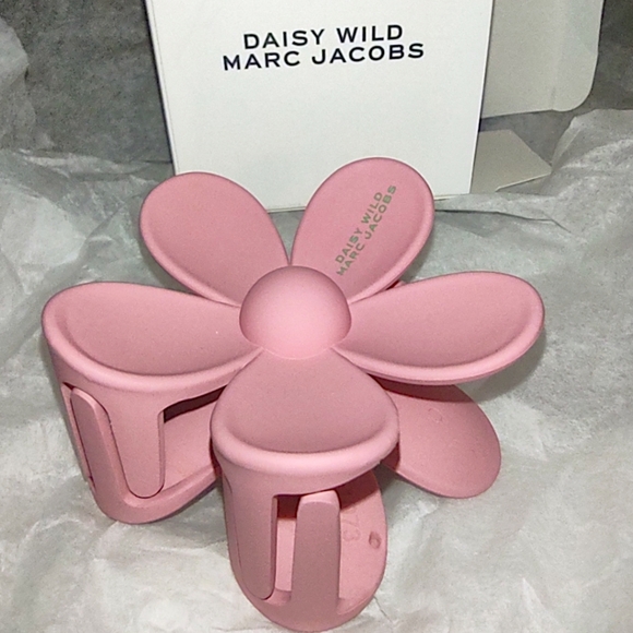 Marc Jacobs Accessories - Marc Jacobs Hair Claw